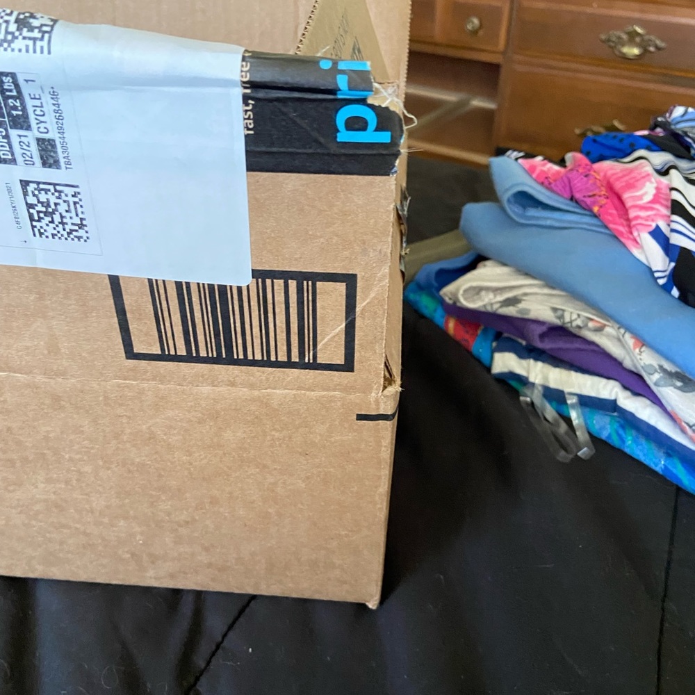 Assortment Womens size 1X (6) shirts. Great shape